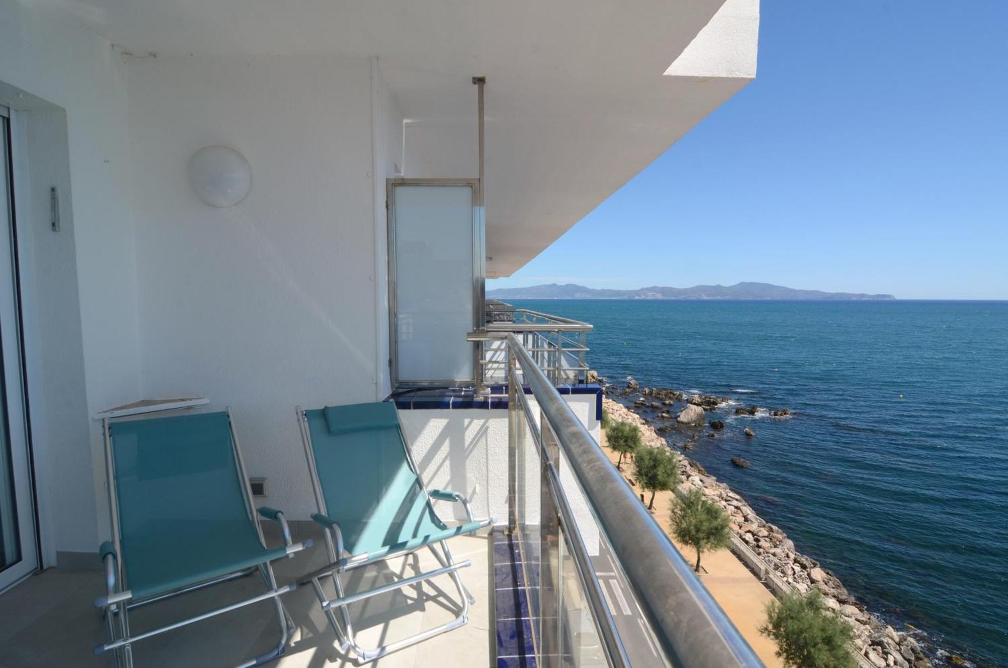 Front Mar - Apartamentos L'Escala Exterior photo